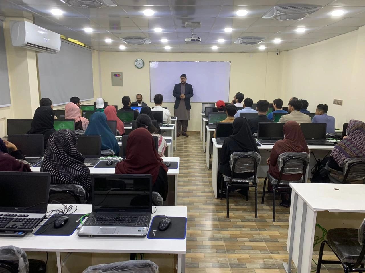 Top E-commerce Experts in Karachi